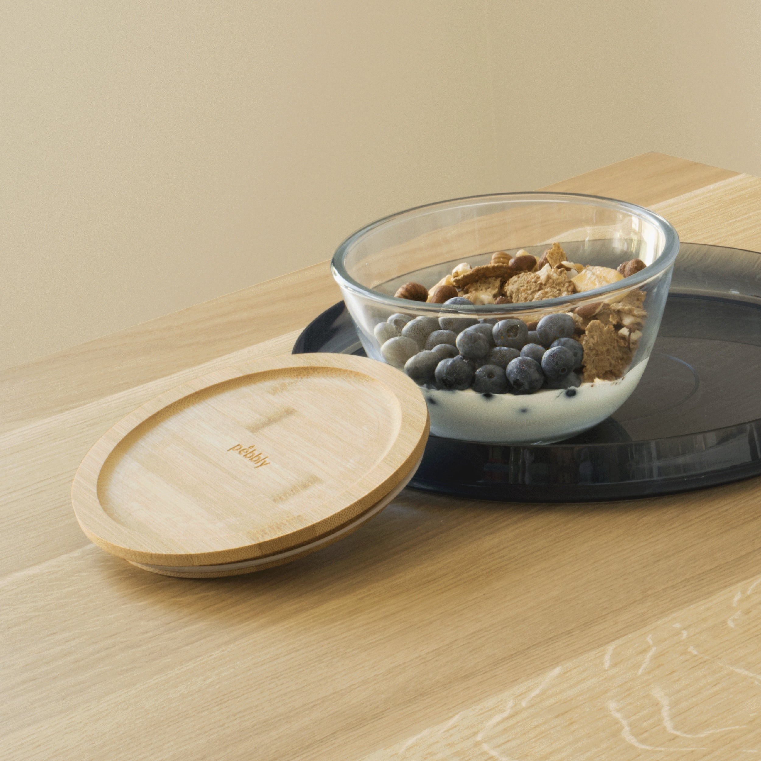 Glass Bowl With Bamboo Lid 770ml - Image 4